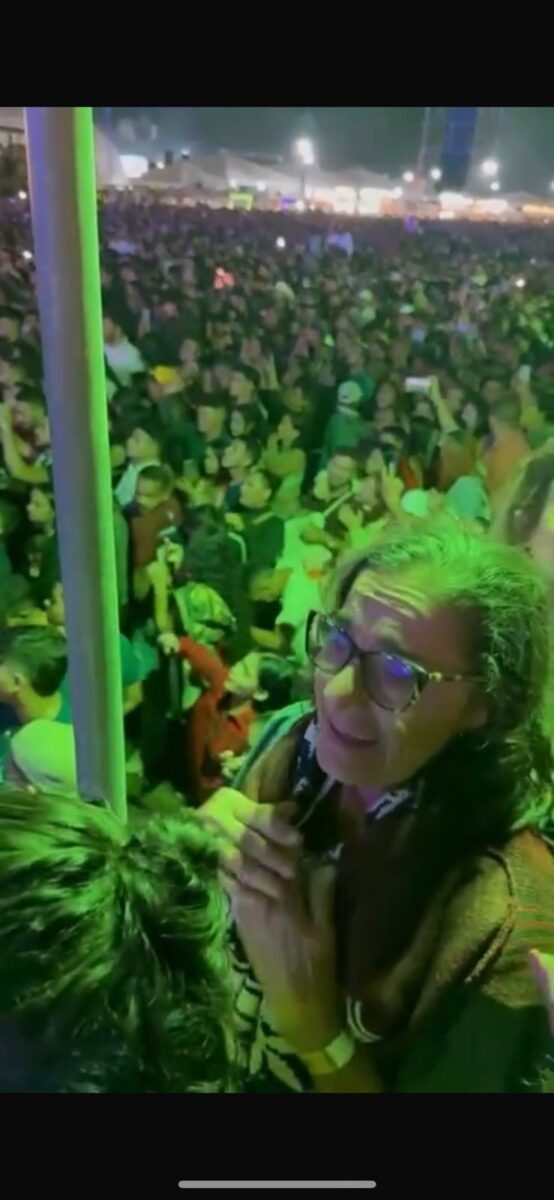 "Ela merece": filha registra emoção da mãe no show de Gusttavo Lima na Expoacre Juruá “Ela merece”: filha registra emoção da mãe no show de Gusttavo Lima na Expoacre Juruá