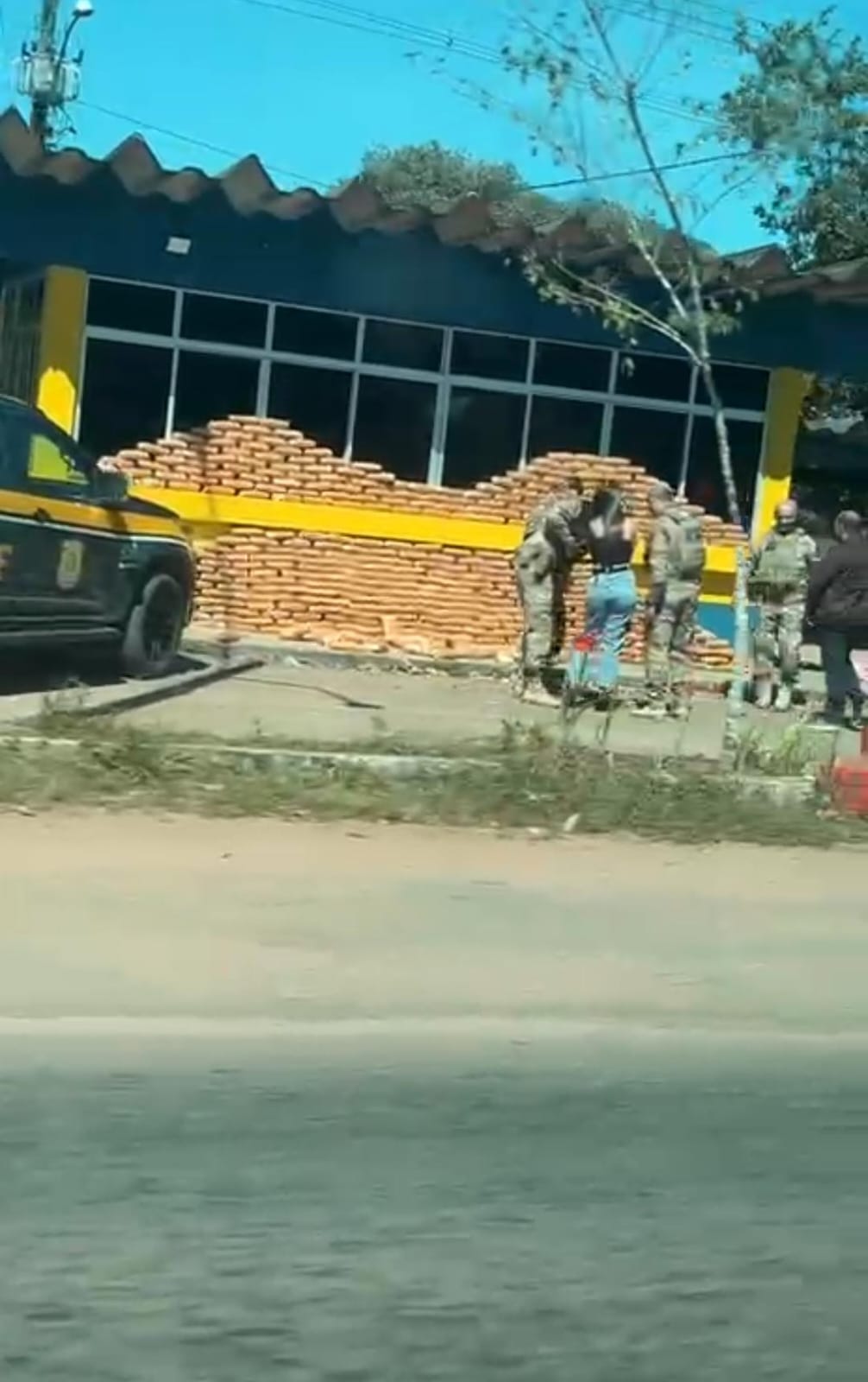 PRF apreende veículo com mais de 460 quilos de skunk durante fiscalização na Tucandeira PRF apreende veículo com mais de 460 quilos de skunk durante fiscalização na Tucandeira