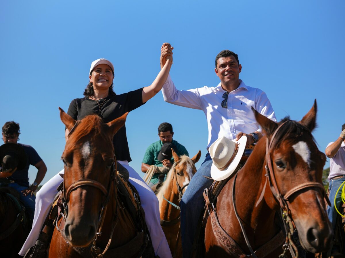 Mailza prestigia aniversário de vereador Progressista em Capixaba