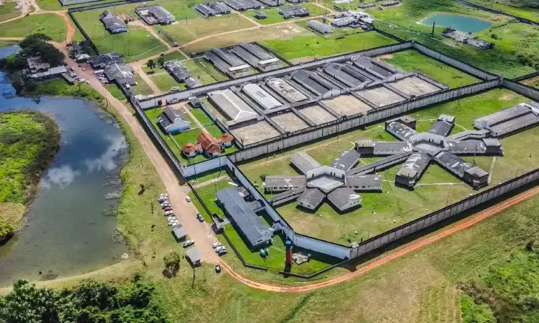 Metade dos detentos que fugiram de presídio em Rio Branco é acusada de homicídio; veja detalhes