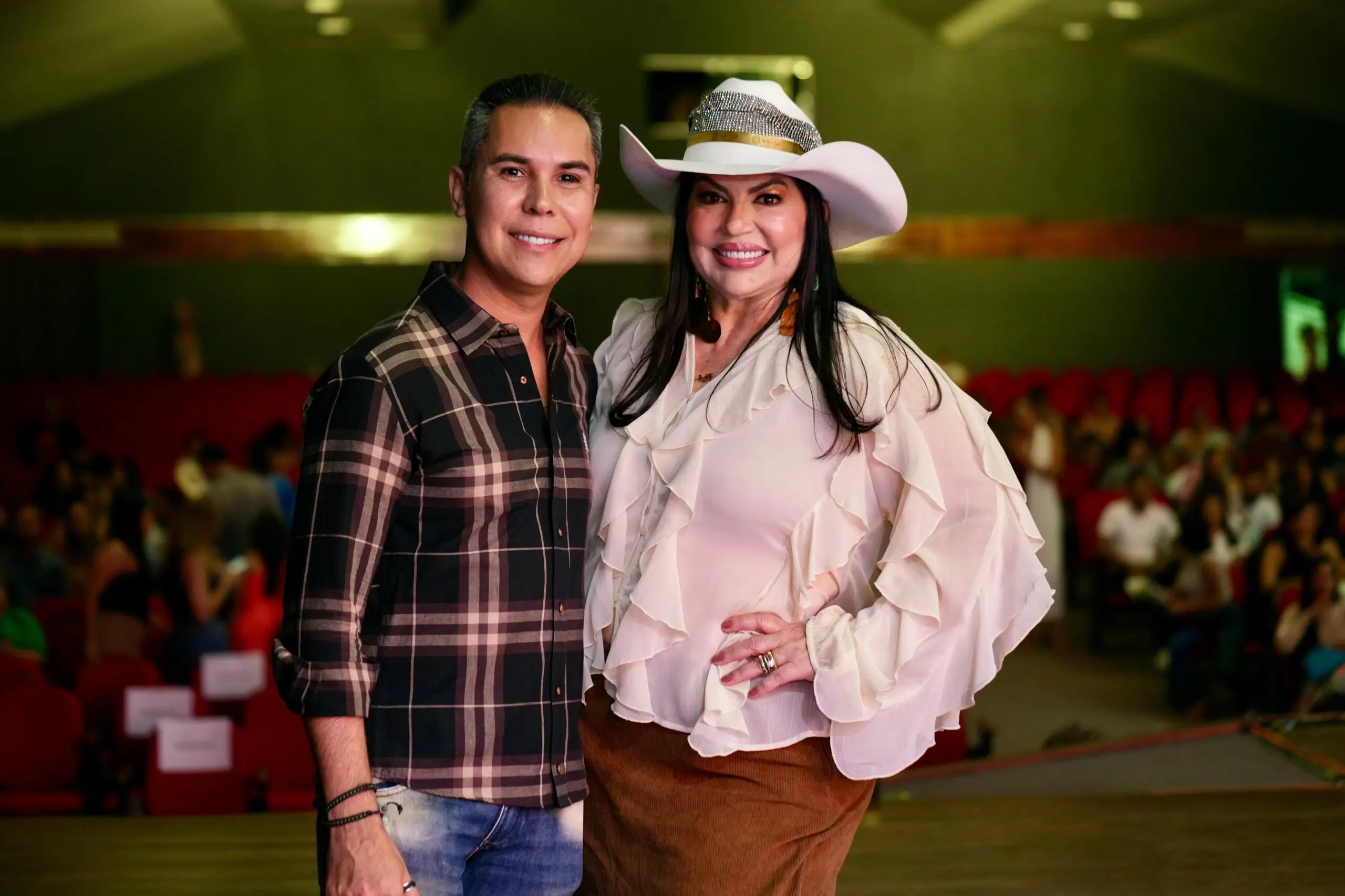 Final da Rainha do Rodeio marca os 50 anos da Expoacre 2025; veja quem marcou presença