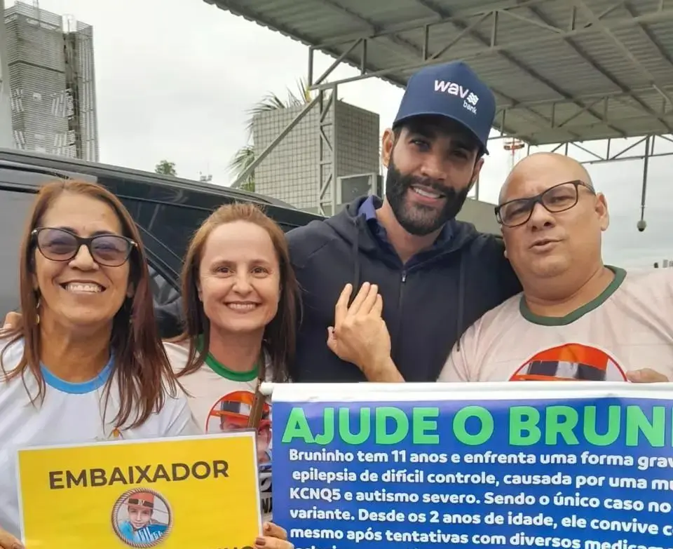 Gusttavo Lima chega a Cruzeiro do Sul e se comove com pedido por criança com doença rara