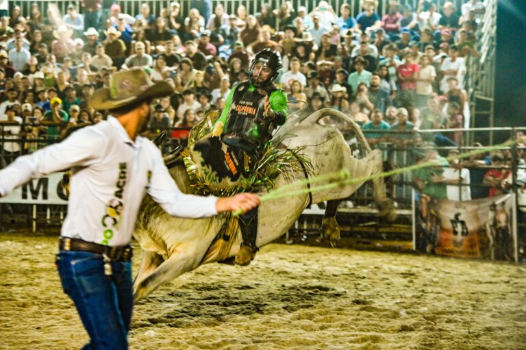 Encerramento do rodeio e cavalgada: veja programação do penúltimo dia da Expoacre Juruá