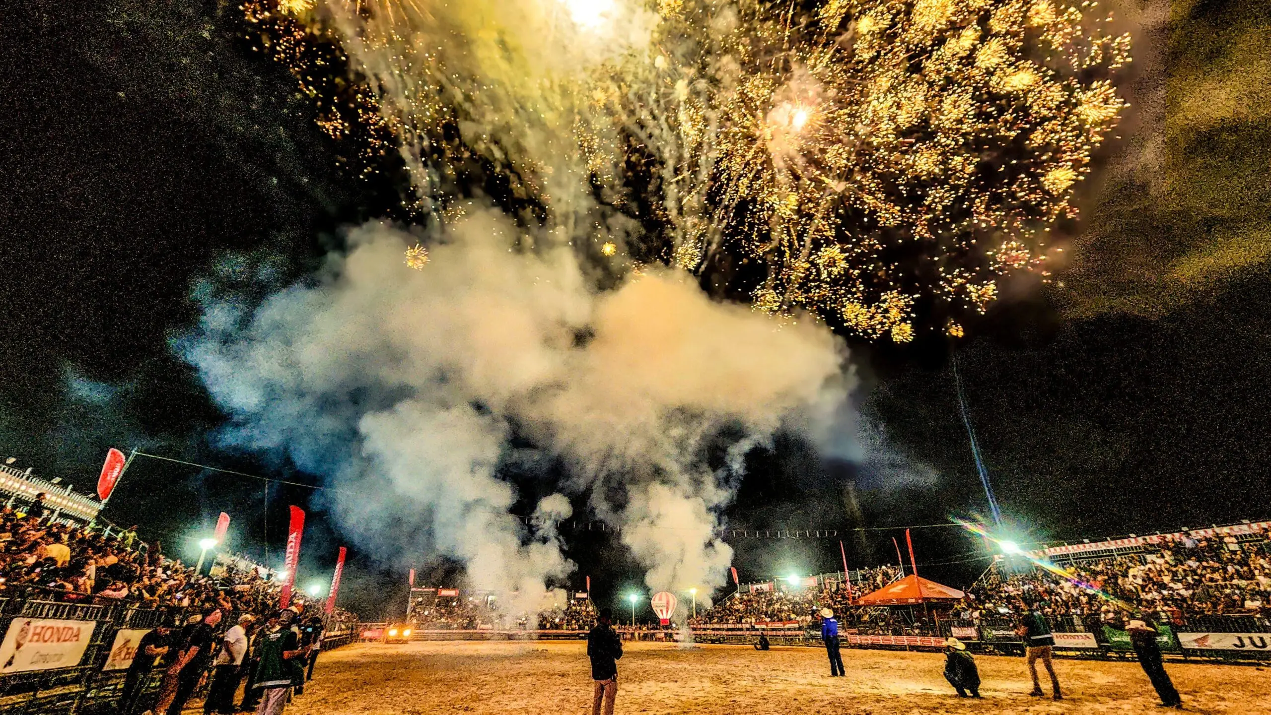 Segunda noite do rodeio da Expoacre Juruá leva multidão à arena em Cruzeiro do Sul; FOTOS