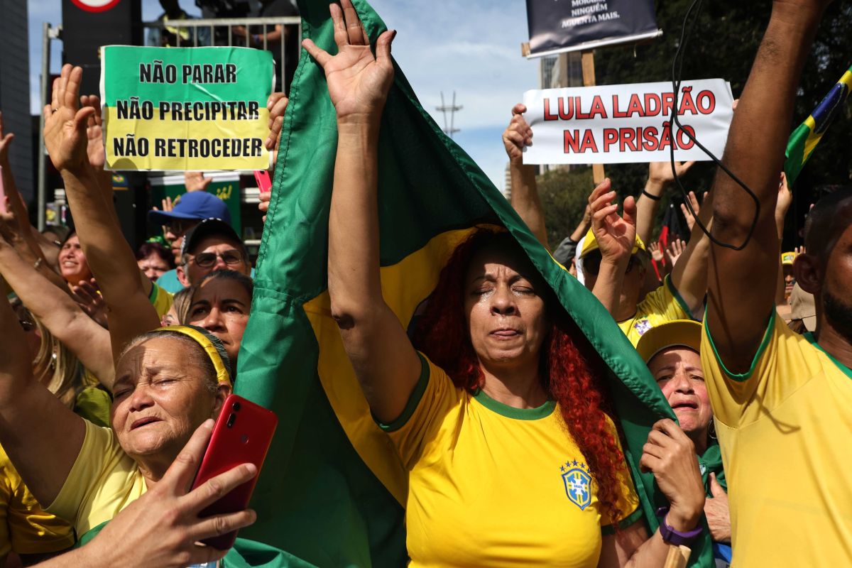 apoiadores-de-bolsonaro-fazem-ato-na-paulista.-acompanhe