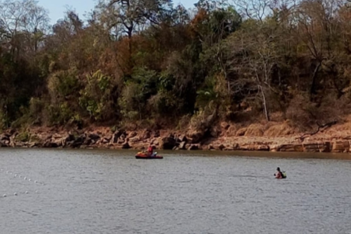jovem-some-ao-tentar-atravessar-rio-das-garcas-fora-da-area-de-banho