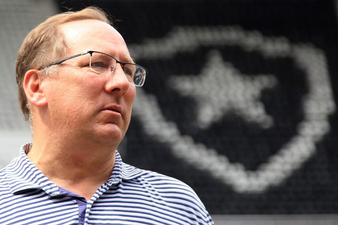 botafogo-se-pronuncia-sobre-entrave-entre-john-textor-e-eagle;-confira