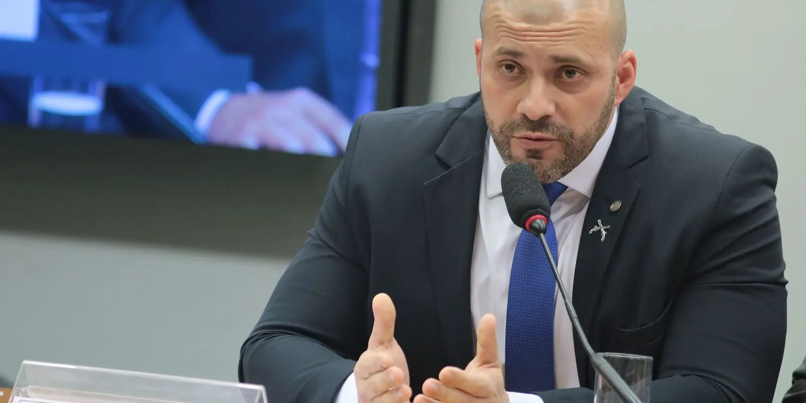 Moraes autoriza Daniel Silveira a fazer tratamento fora da prisão