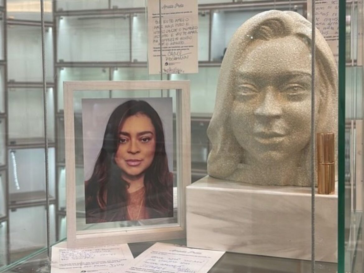 ultima-homenagem-a-preta-gil:-busto-e-tributo-de-amigos-marcam-despedida-em-cemiterio