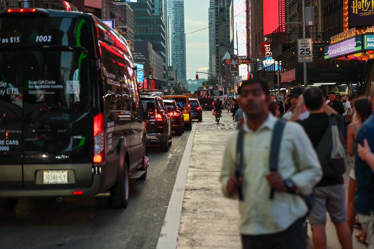 adolescente-abre-fogo-na-times-square-e-deixa-tres-feridos-em-ny