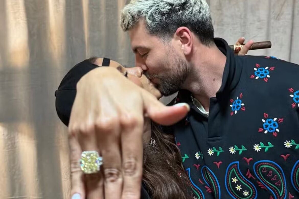 anitta-noiva?-cantora-aparece-com-anel-enorme-em-post-de-j-balvin