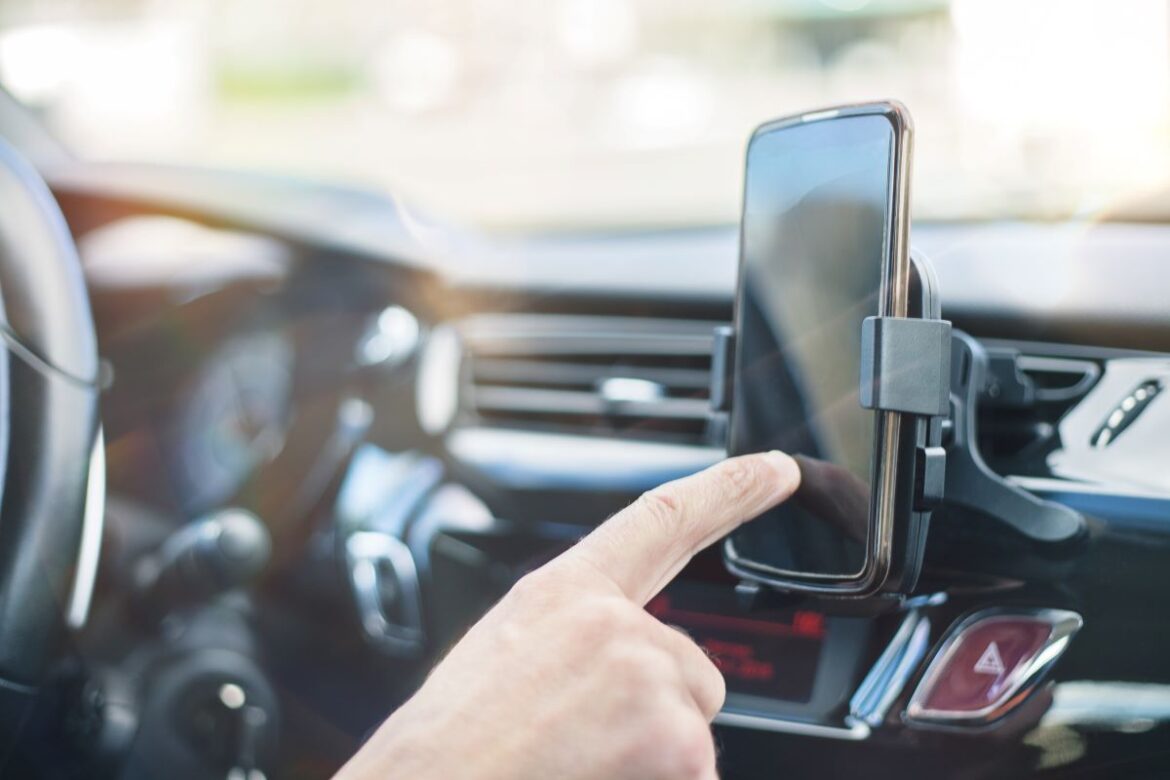 sc:-quase-50-mil-motoristas-foram-multados-por-dirigir-usando-celular