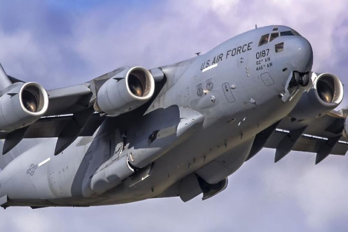 aviao-militar-dos-eua-arremete-ao-tentar-pousar-em-campo-grande.-video