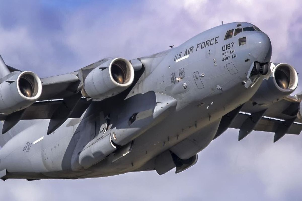 aviao-militar-dos-eua-arremete-ao-tentar-pousar-em-campo-grande.-video