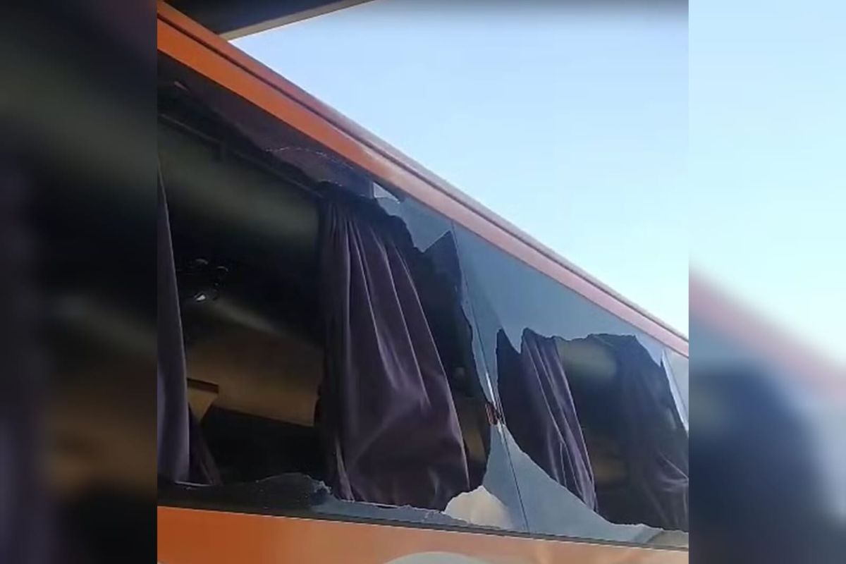 onibus-que-transportava-funcionarios-da-gol-e-atacado-em-sp.-video