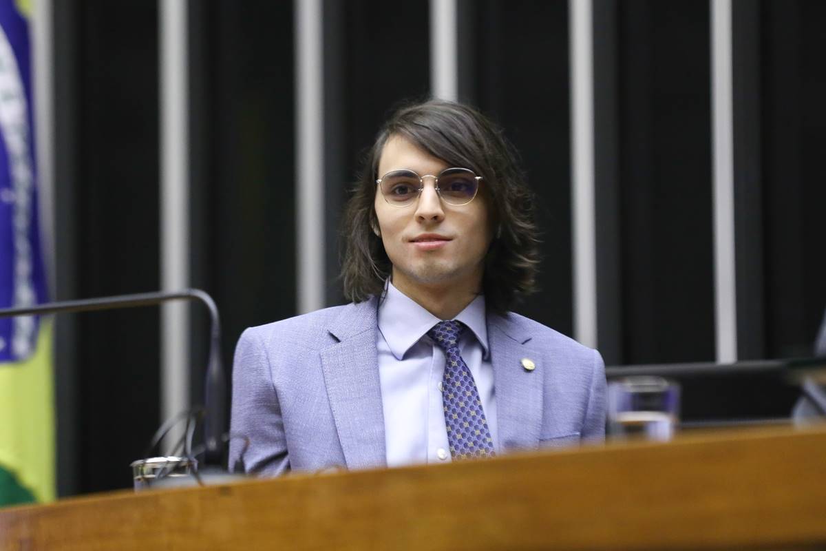 deputado-processa-meta-apos-punicao-por-falar-de-sexualizacao-infantil