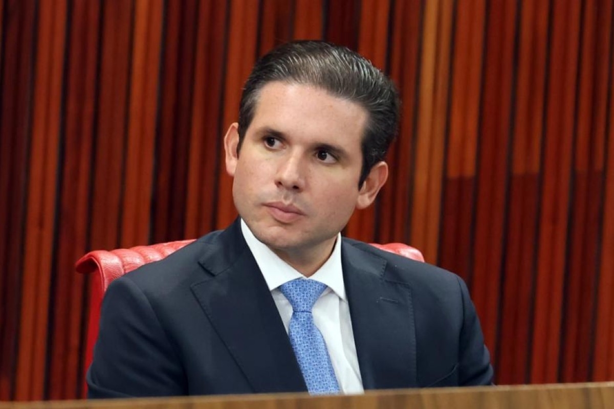 motta:-eduardo-bolsonaro-ir-para-os-eua-e-“incompativel”-com-o-mandato