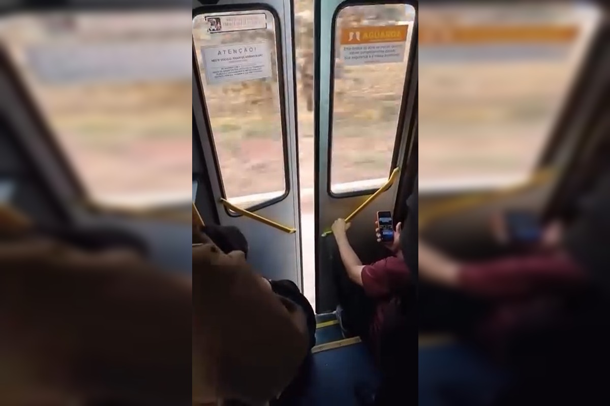 onibus-trafega-de-porta-aberta-durante-viagem-no-df.-video