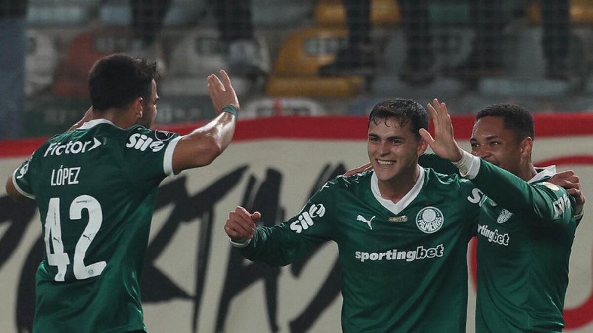 libertadores:-palmeiras-goleia-universitario-e-encaminha-classificacao