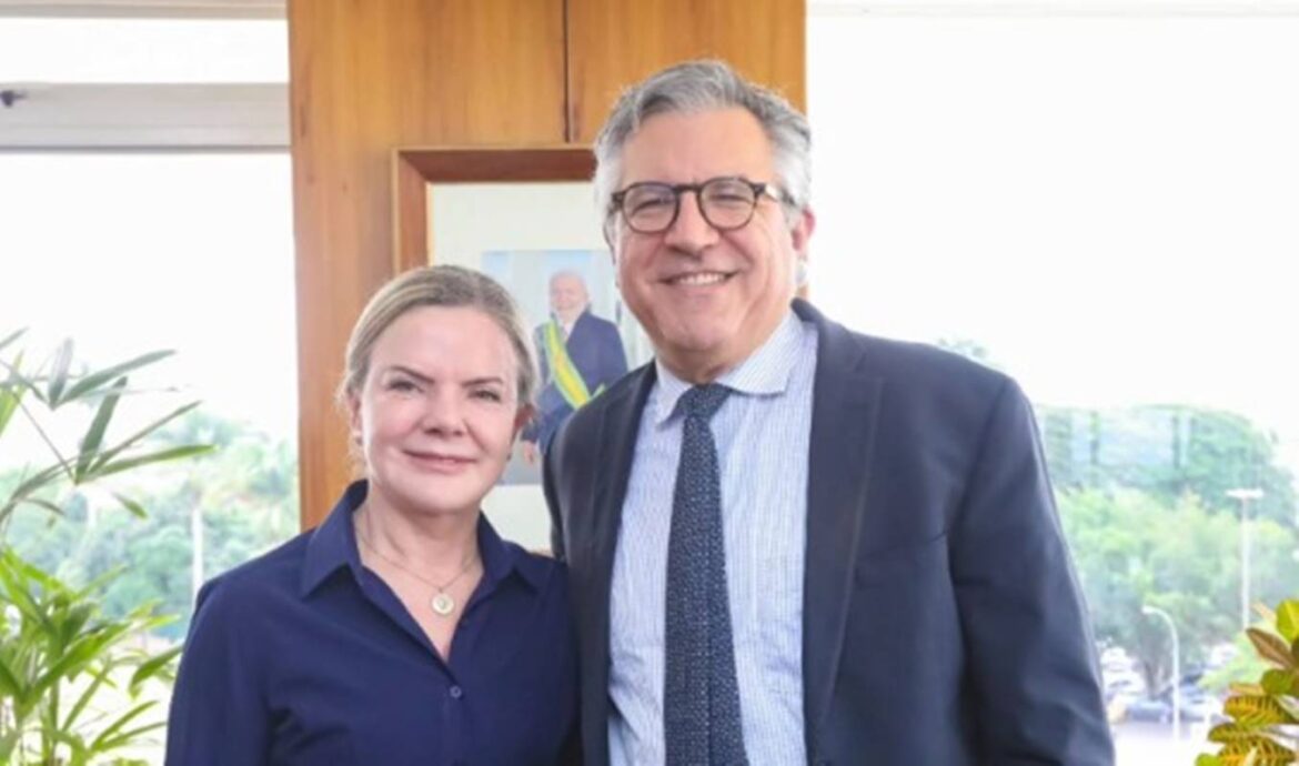 gleisi-sobre-suspensao-do-visto-de-familiares-de-padilha:-“covardia”