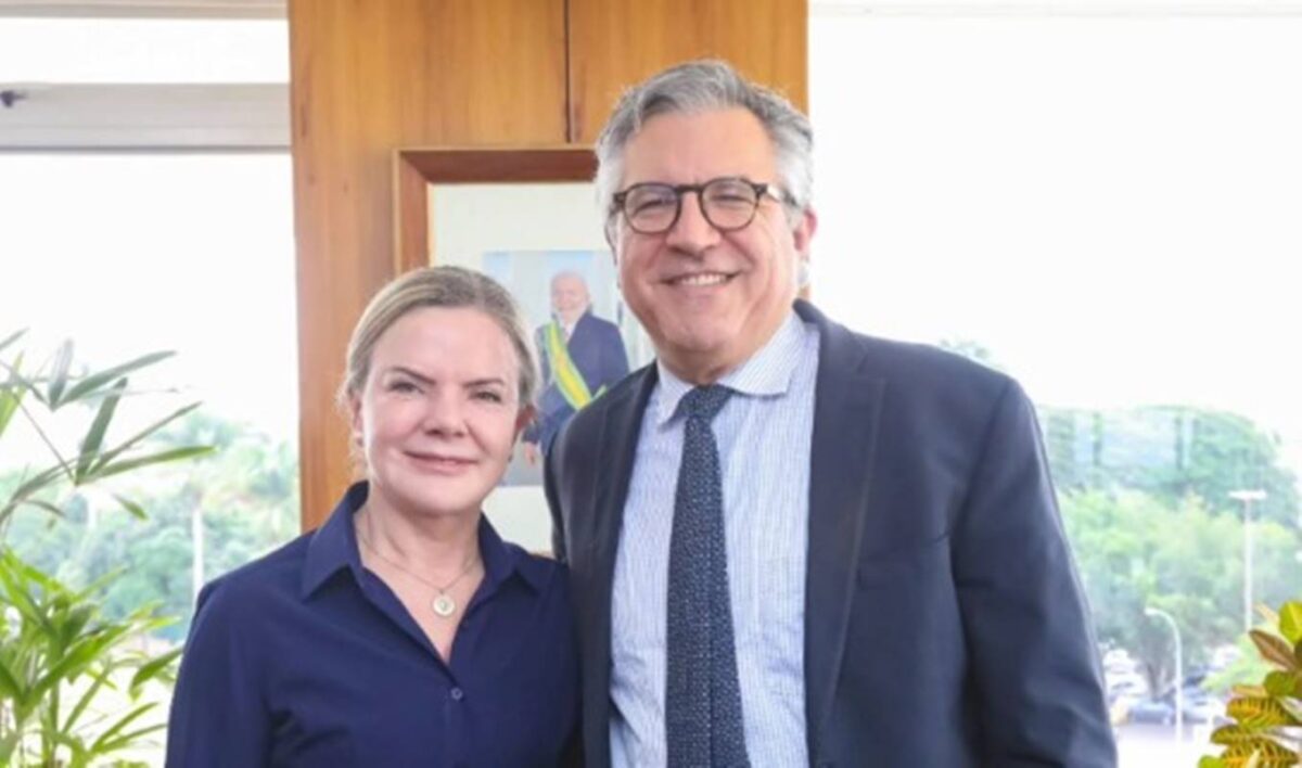 gleisi-sobre-suspensao-do-visto-de-familiares-de-padilha:-“covardia”