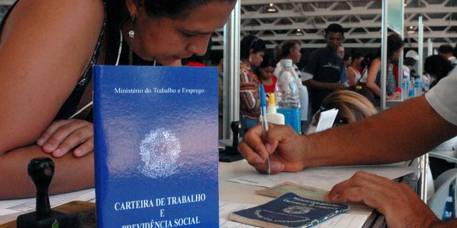 Número de pessoas em busca de emprego cai 21% no segundo trimestre Número de pessoas em busca de emprego cai 21% no segundo trimestre