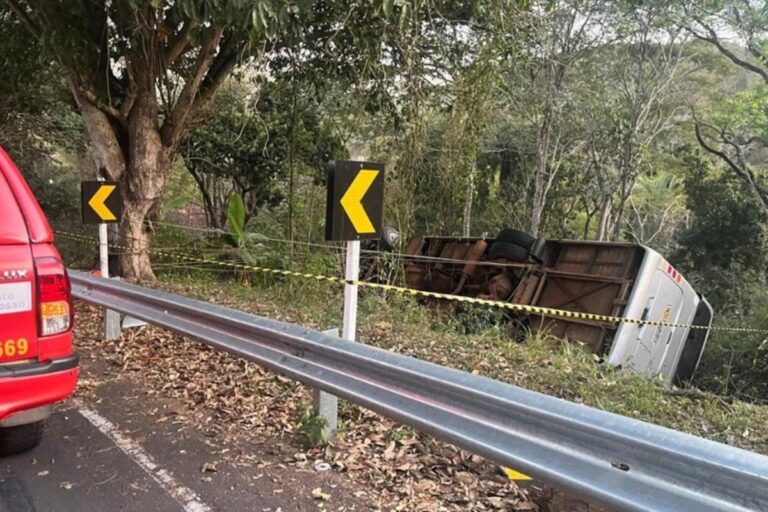 Duas pessoas morrem e 34 ficam feridas em acidente de ônibus em MT