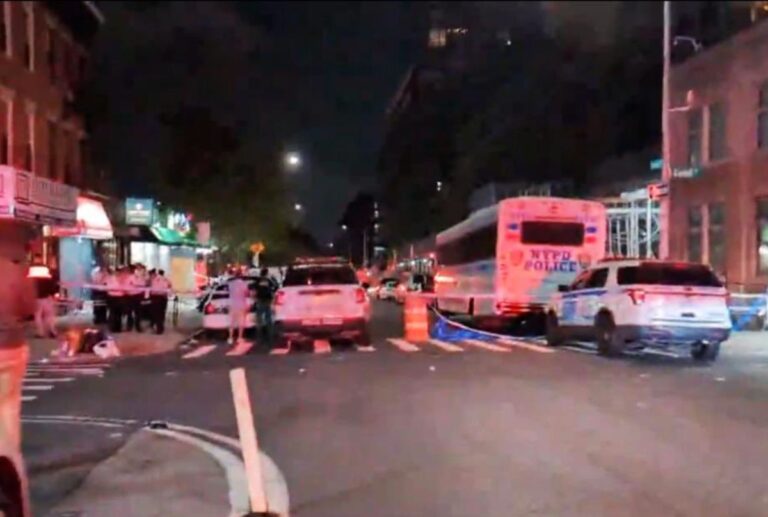 Atiradores abrem fogo em restaurante de Nova York e matam 3 pessoas