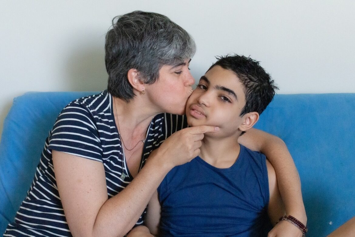 autismo-sindromico:-mae-conta-como-e-rotina-de-filho-com-mutacao-rara