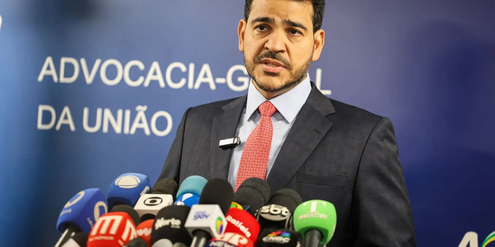 AGU pede que Meta exclua chatbots que promovem erotização infantil