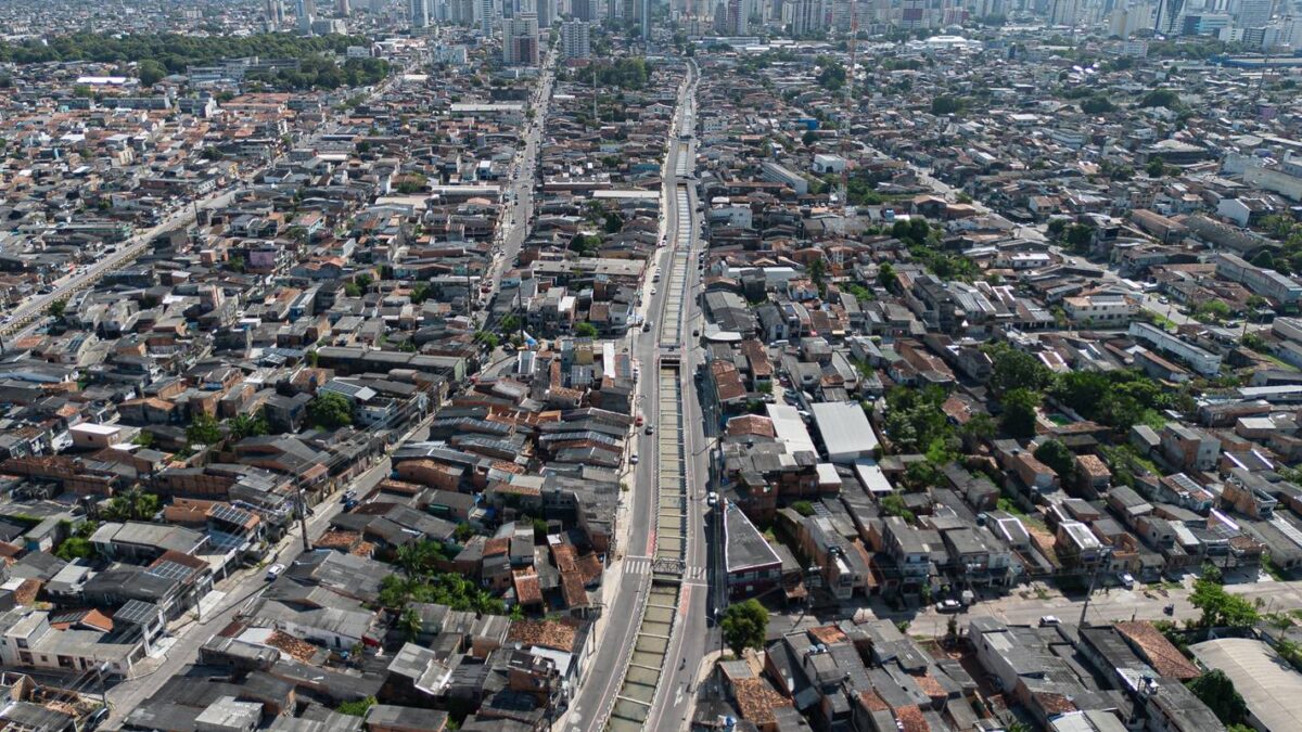 a-cop-30,-belem-e-o-plastico-(por-eduardo-fernandez-silva)