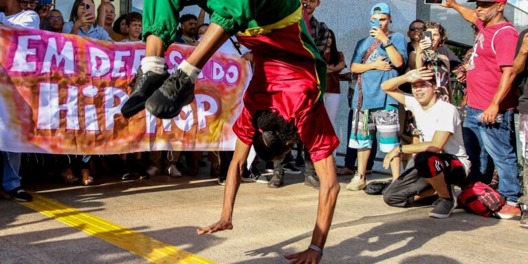 Livro mostra que hip hop conquistou mercados sem perder origem de luta