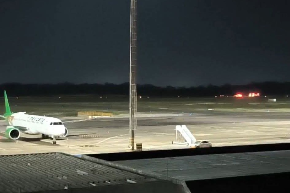 aviao-declara-emergencia-no-ar-e-causa-suspensao-de-voos-em-manaus