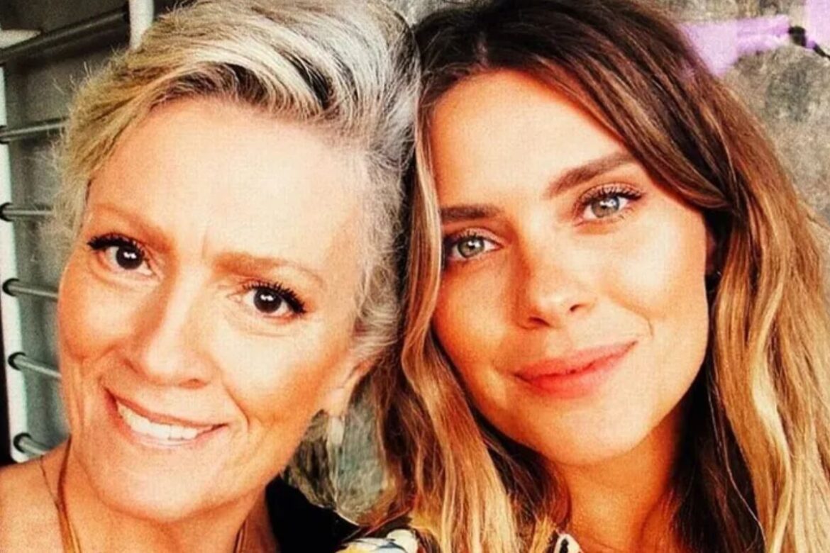 carolina-dieckmmann-emociona-com-homenagem-nos-6-anos-da-morte-da-mae