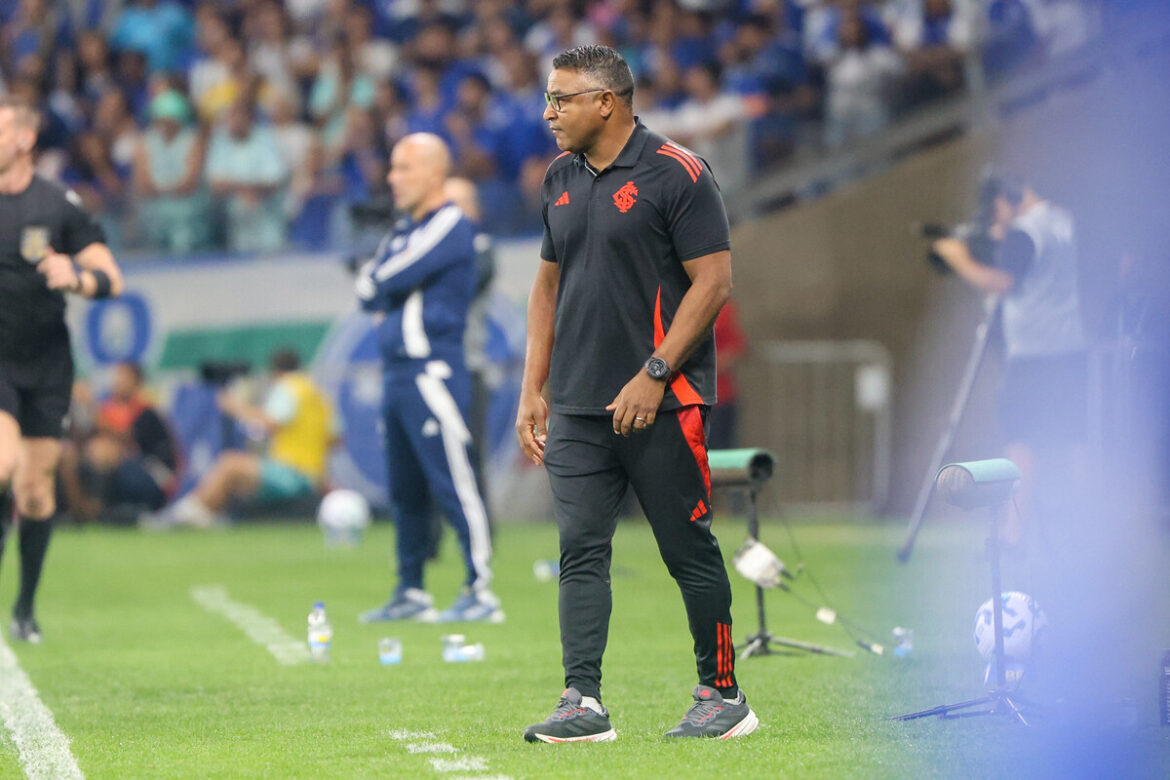 “penso-que-os-atletas-acreditam-no-meu-trabalho”,-diz-roger-machado