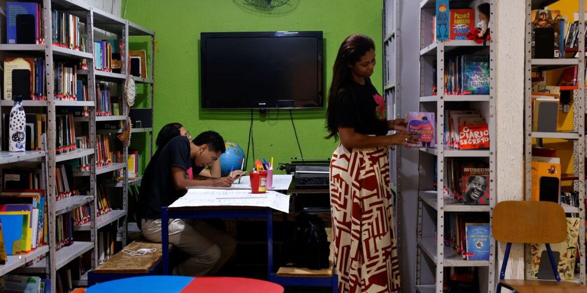 iniciativas-publicas-e-comunitarias-aproximam-brasileiros-dos-livros