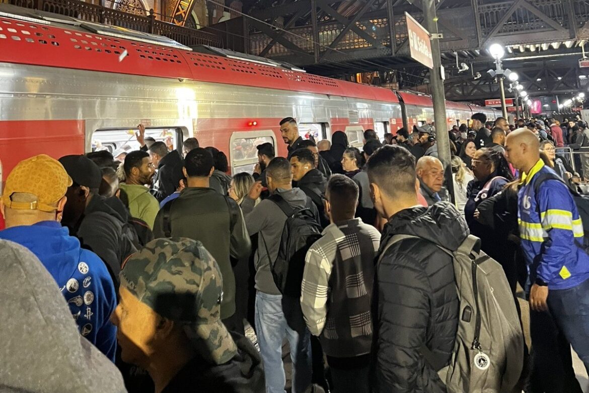 duas-linhas-de-trem-amanhecem-com-lentidao-apos-falha-em-equipamento