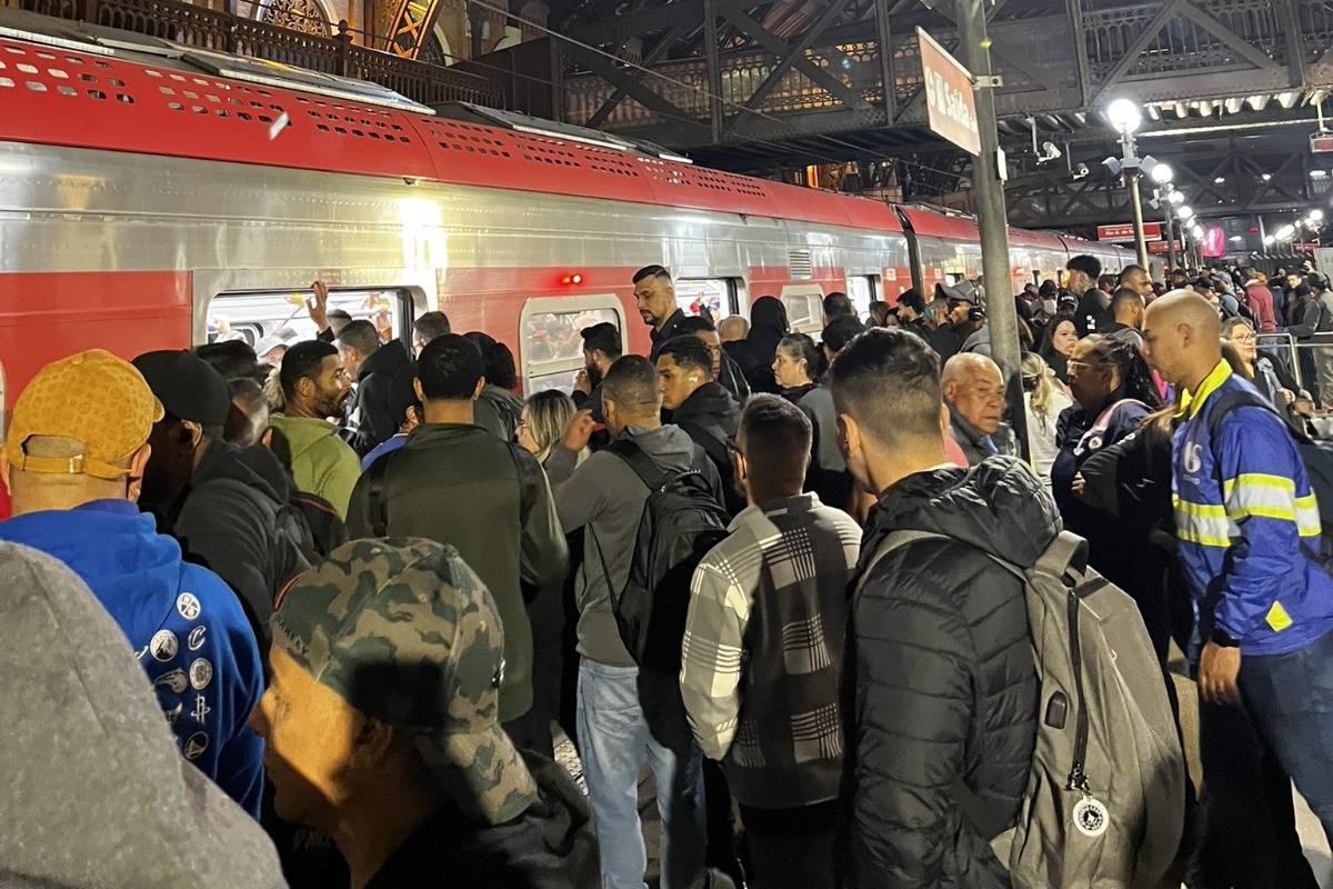 duas-linhas-de-trem-amanhecem-com-lentidao-apos-falha-em-equipamento