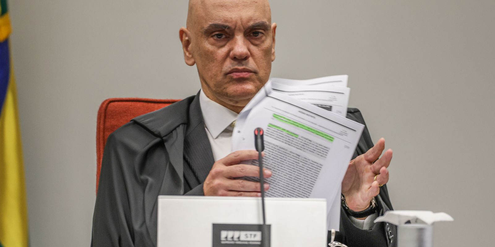Moraes esclarece decisão que suspende processos sobre dados do Coaf