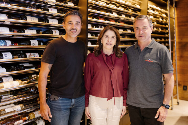 Marlon e Branco Amaral brindam os 30 anos do vinho Catalina em evento