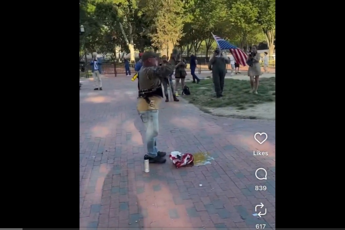 homem-e-preso-apos-queimar-bandeira-dos-eua-perto-da-casa-branca