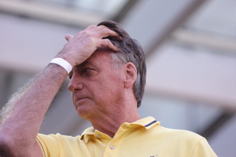 Moraes exige que policiais preservem vizinhança e não sejam intrusivos com Bolsonaro