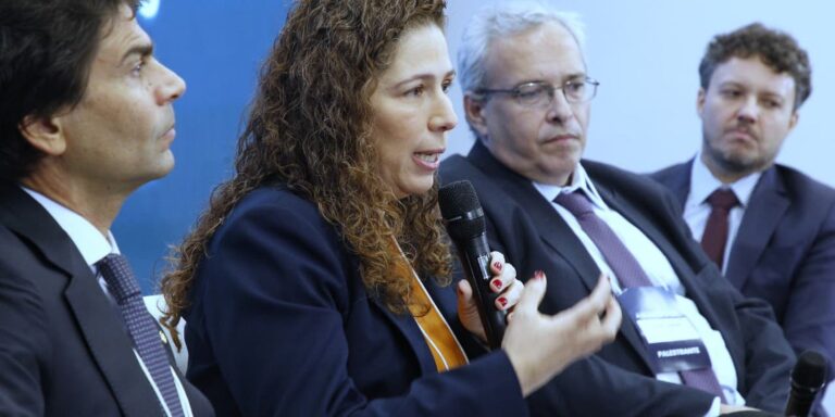 Ministra defende regras objetivas na avaliação de servidor em reforma