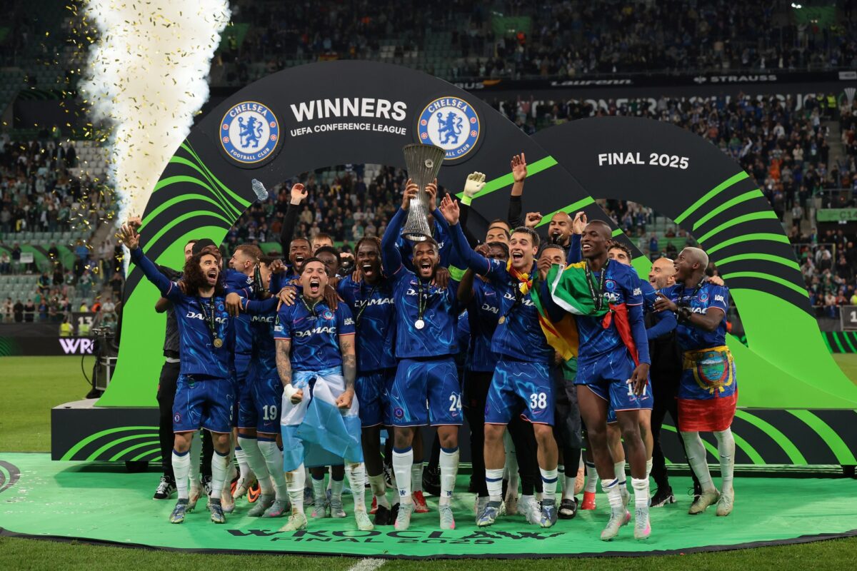 chelsea-e-homenageado-por-conquistar-todos-os-titulos-da-uefa