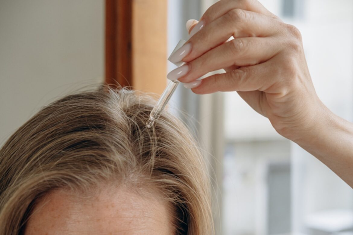 nada-de-tinta:-descubra-3-oleos-naturais-que-cobrem-cabelos-brancos