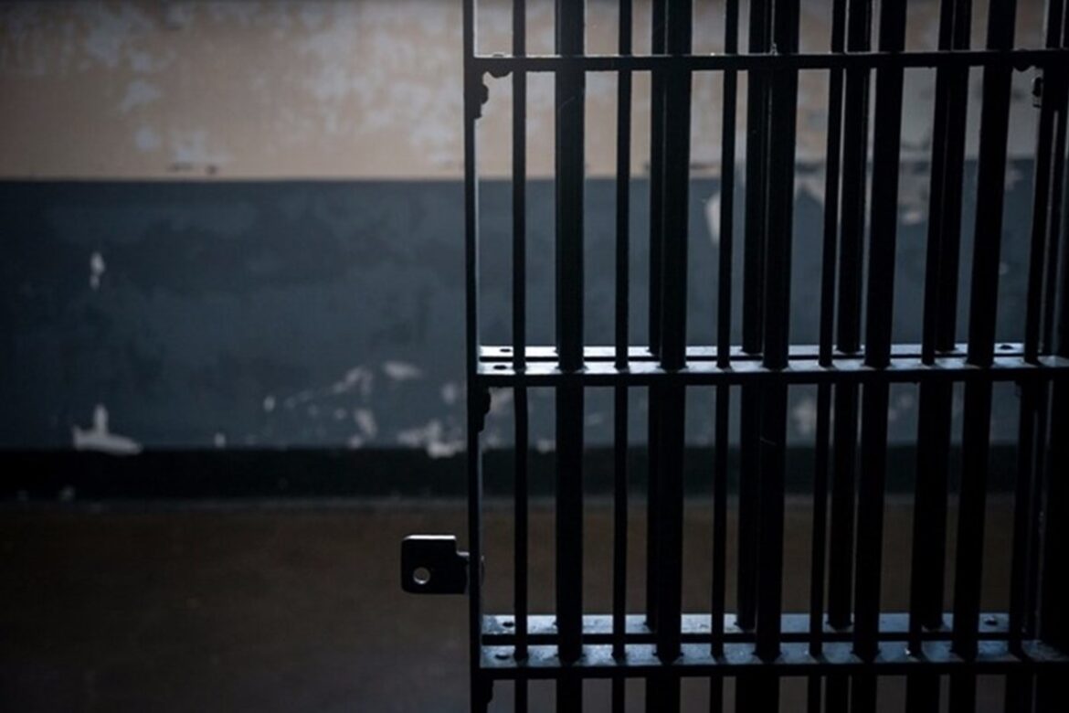 justica-condena-df-a-indenizar-mae-de-preso-morto-em-cela-de-delegacia