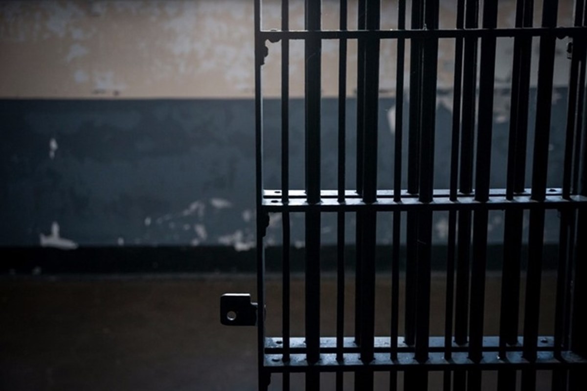 justica-condena-df-a-indenizar-mae-de-preso-morto-em-cela-de-delegacia