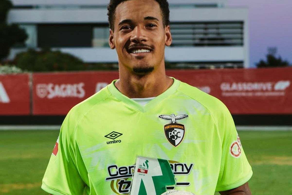 zagueiro-brasileiro-vira-goleiro-e-impede-derrota-do-portimonense