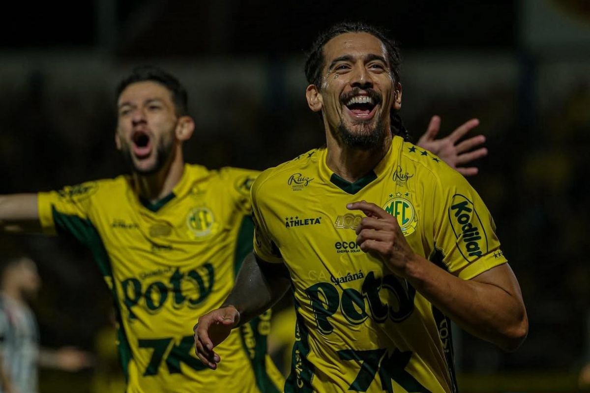 com-gol-relampago,-mirassol-goleia-bahia-e-se-mantem-no-g6