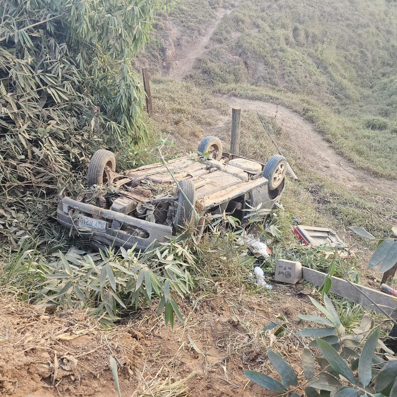 Veículo cai em ribanceira, capota e deixa seis feridos em zona rural de município no interior do Acre